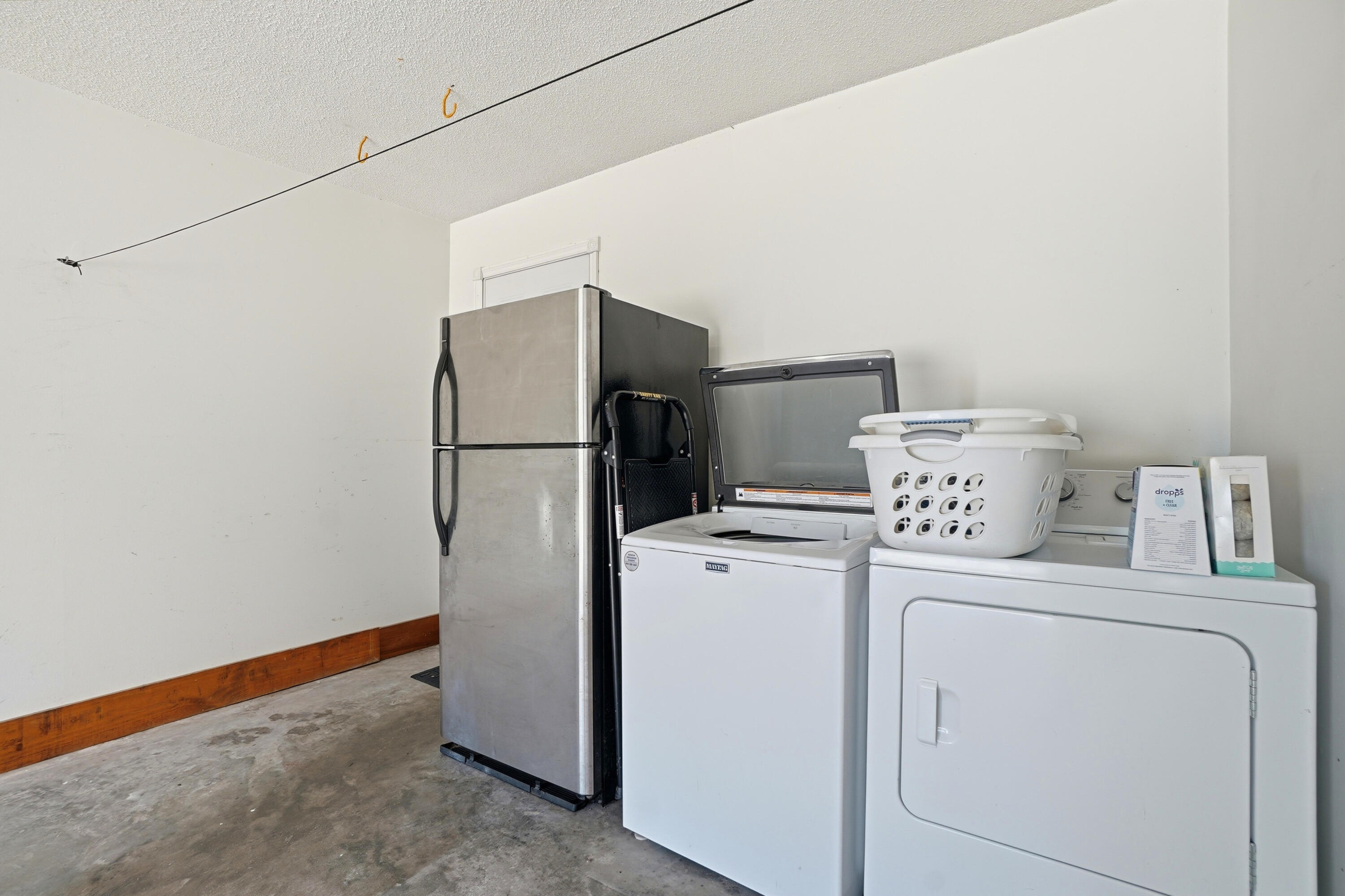 324 John King Road Crestview, FL 32539 - Photo 24 of 28 a utility room with dryer and washer
