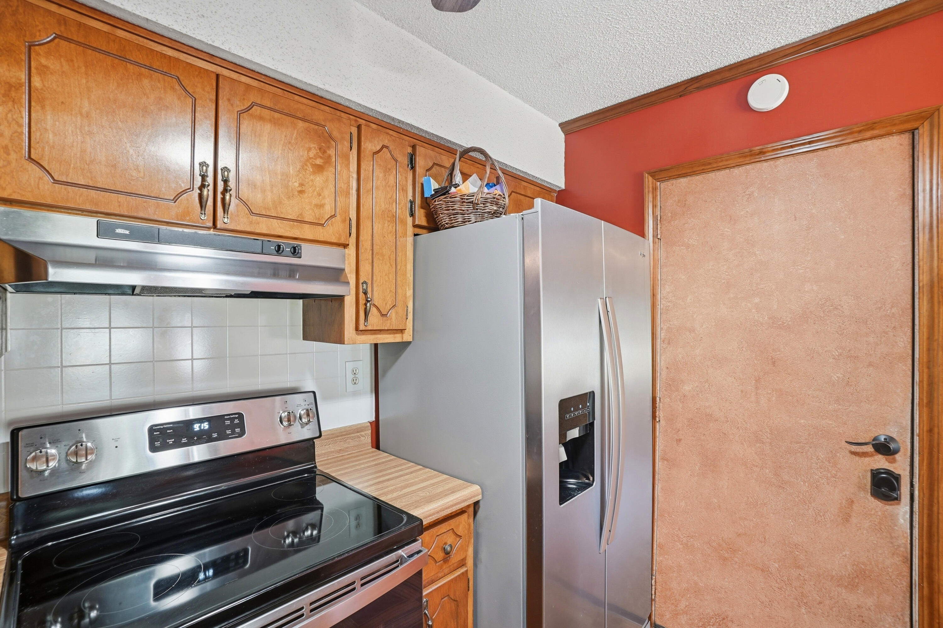 324 John King Road Crestview, FL 32539 - Photo 6 of 28 a kitchen with stainless steel appliances a refrigerator and a stove