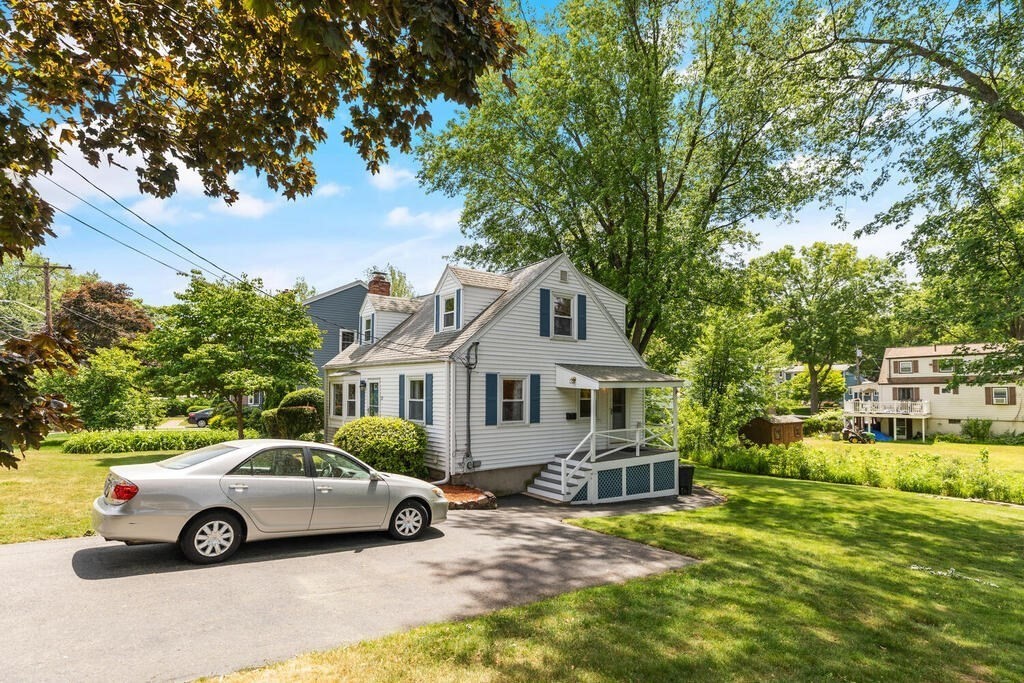 23 Slayton Road Melrose, MA 02176 - Photo 3 of 28 Gallery Image 3