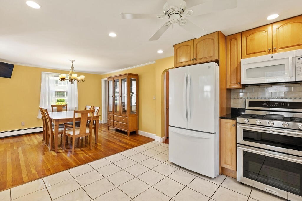 23 Slayton Road Melrose, MA 02176 - Photo 7 of 28 Gallery Image 7