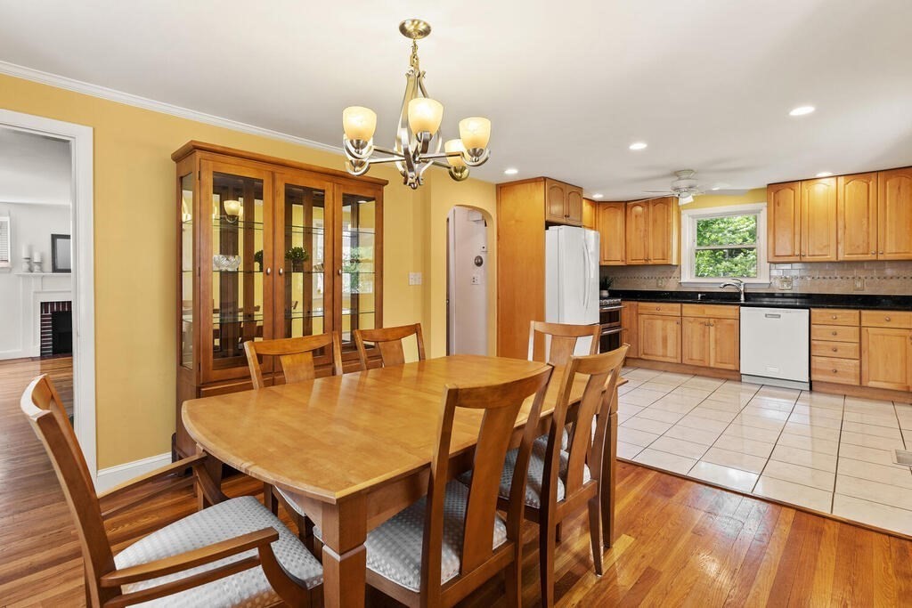 23 Slayton Road Melrose, MA 02176 - Photo 8 of 28 Gallery Image 8
