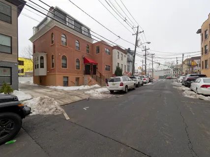 $689,000 | 133 Clifton Place, Unit 3, Jersey City, NJ 07304