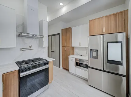 $710,000 | 133 Clifton Place, Unit 3, Jersey City, NJ 07304