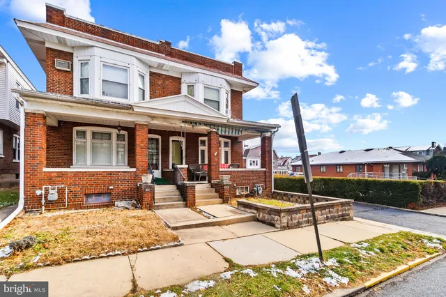 a building outdoor space with patio furniture