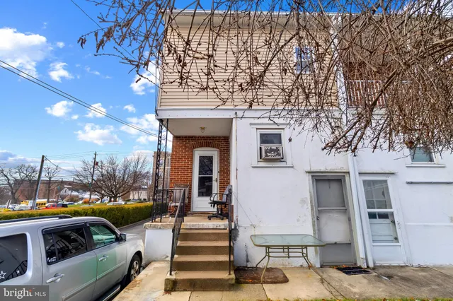 a house view with a outdoor space