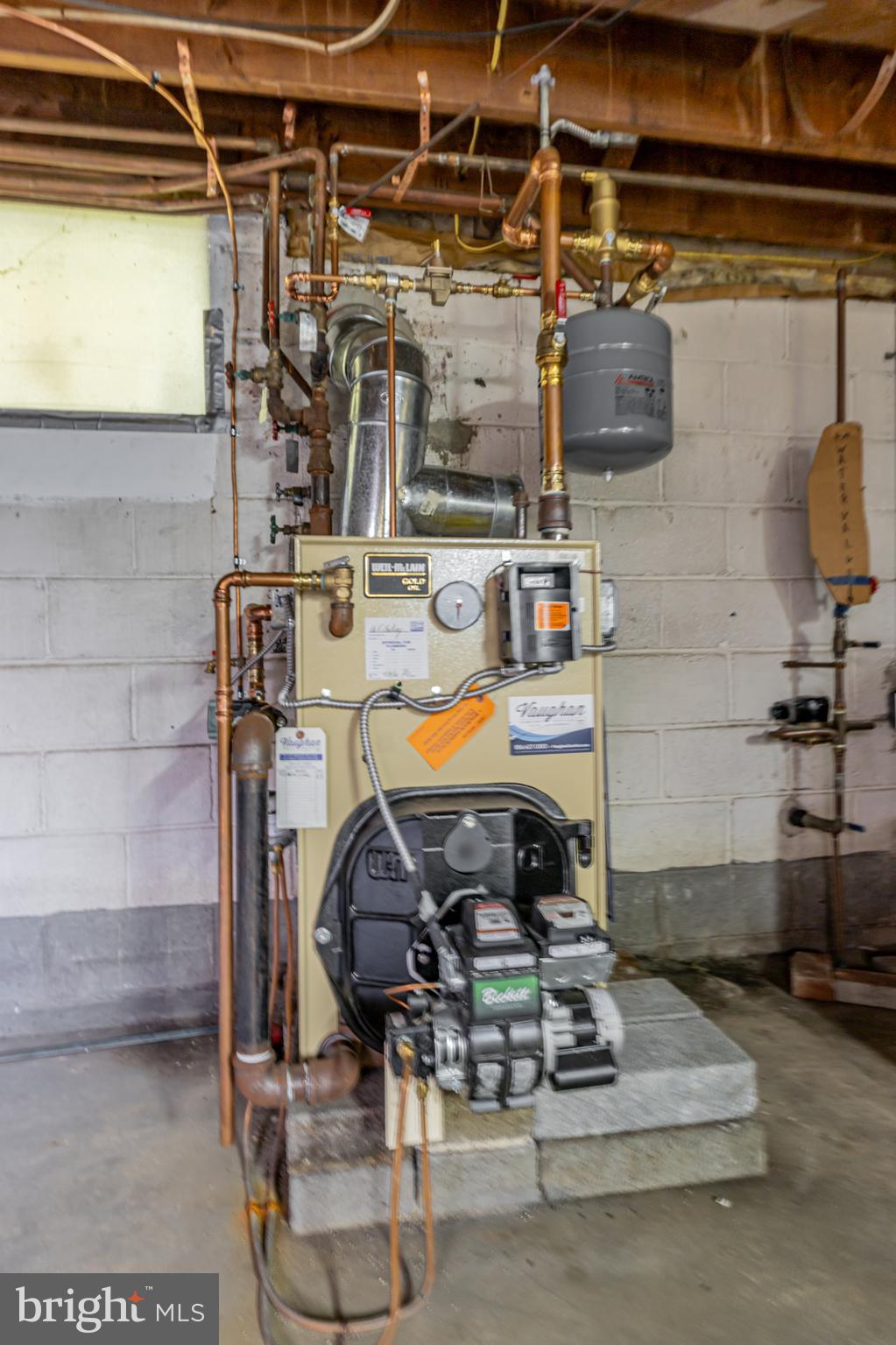 16 East Factory Road Berlin, NJ 08009 - Photo 8 of 13 a room with musical instruments