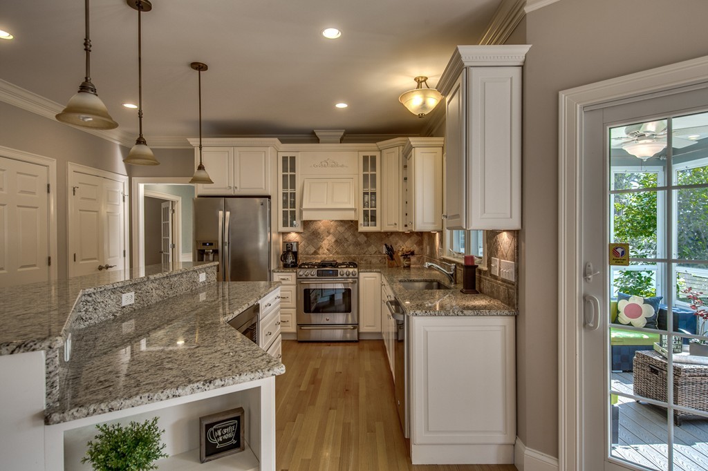 93 School Street Lexington, MA 02421 - Photo 4 of 29