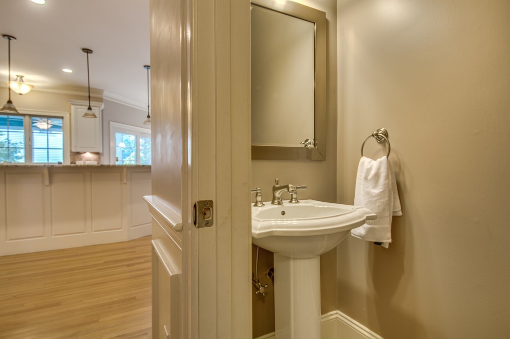 93 School Street Lexington, MA 02421 - Photo 10 of 29