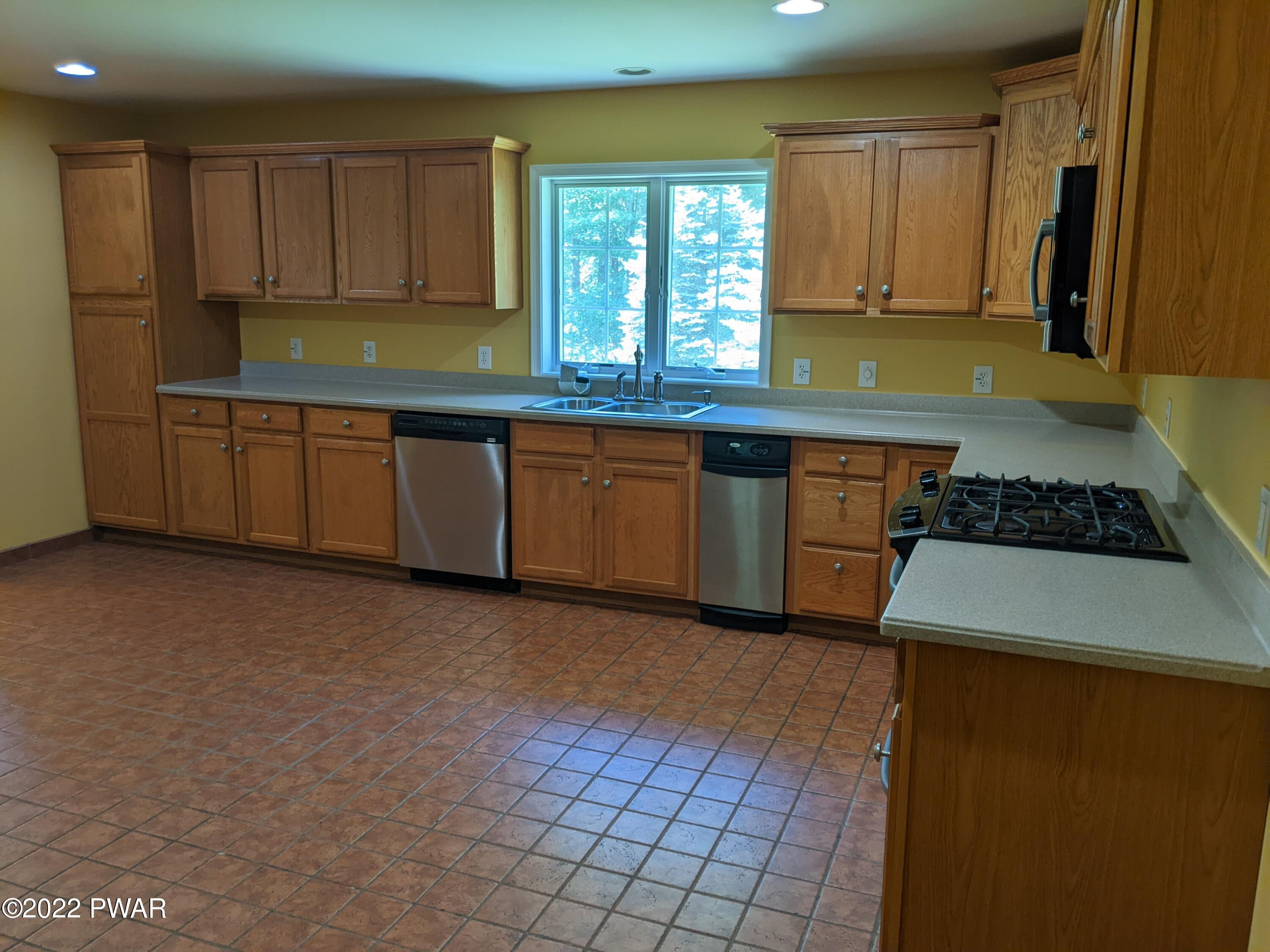 205 Engvaldsen Road Hawley, PA 18428 - Photo 11 of 49 PXL_20220617_171241548 (14)