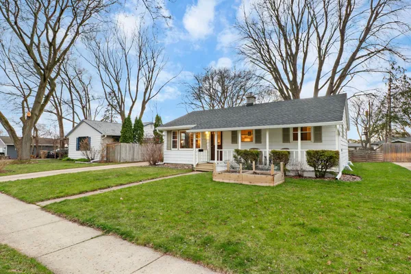 $379,900 | 914 Nancy Lane, Madison, WI 53704