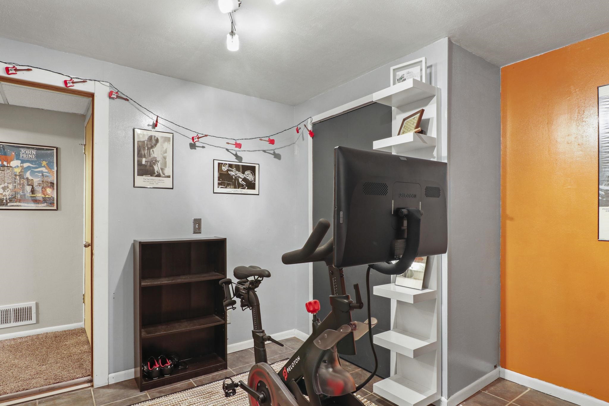 914 Nancy Lane Madison, WI 53704 - Photo 24 of 35