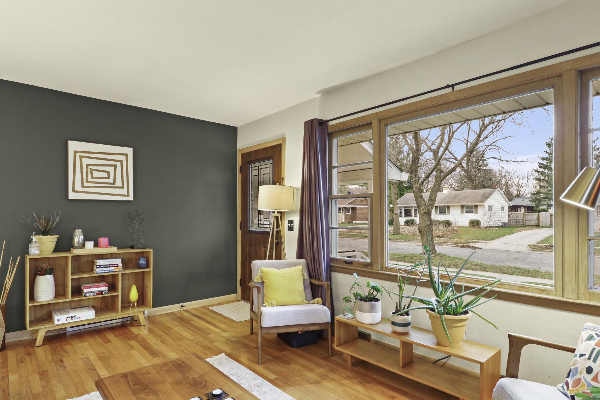 914 Nancy Lane Madison, WI 53704 - Photo 4 of 35