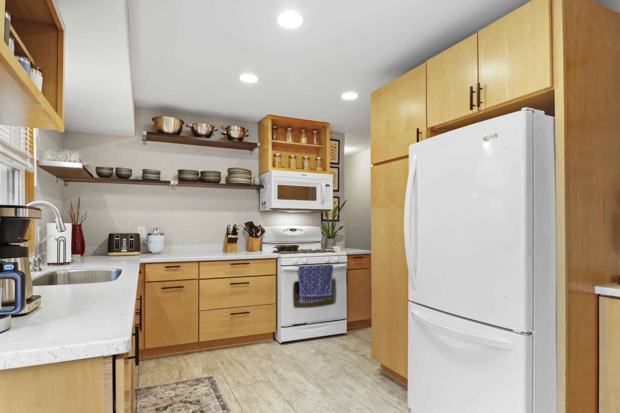 914 Nancy Lane Madison, WI 53704 - Photo 6 of 35