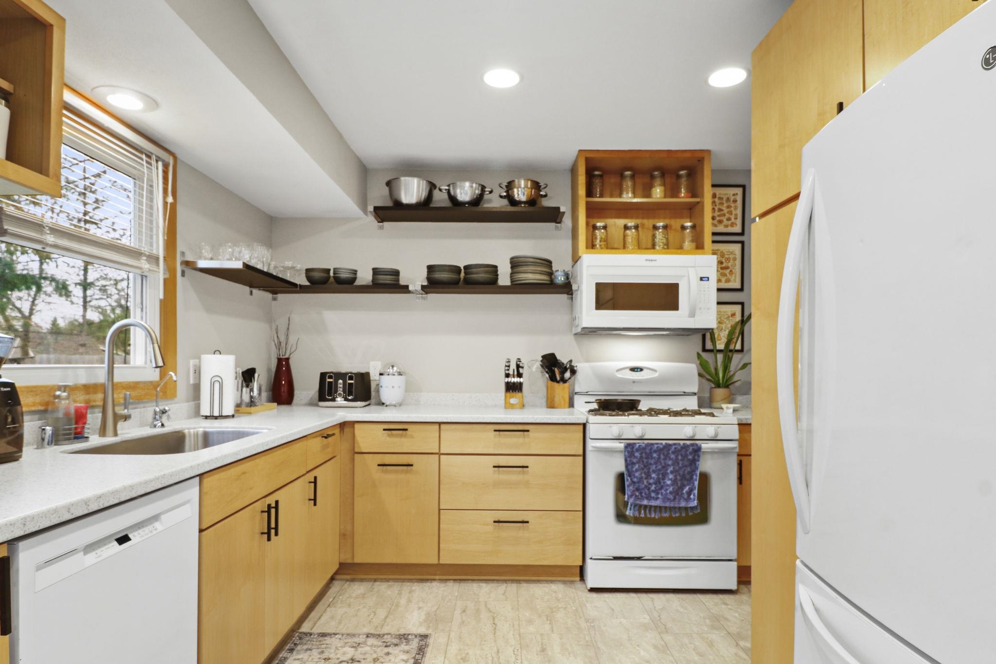 914 Nancy Lane Madison, WI 53704 - Photo 7 of 35