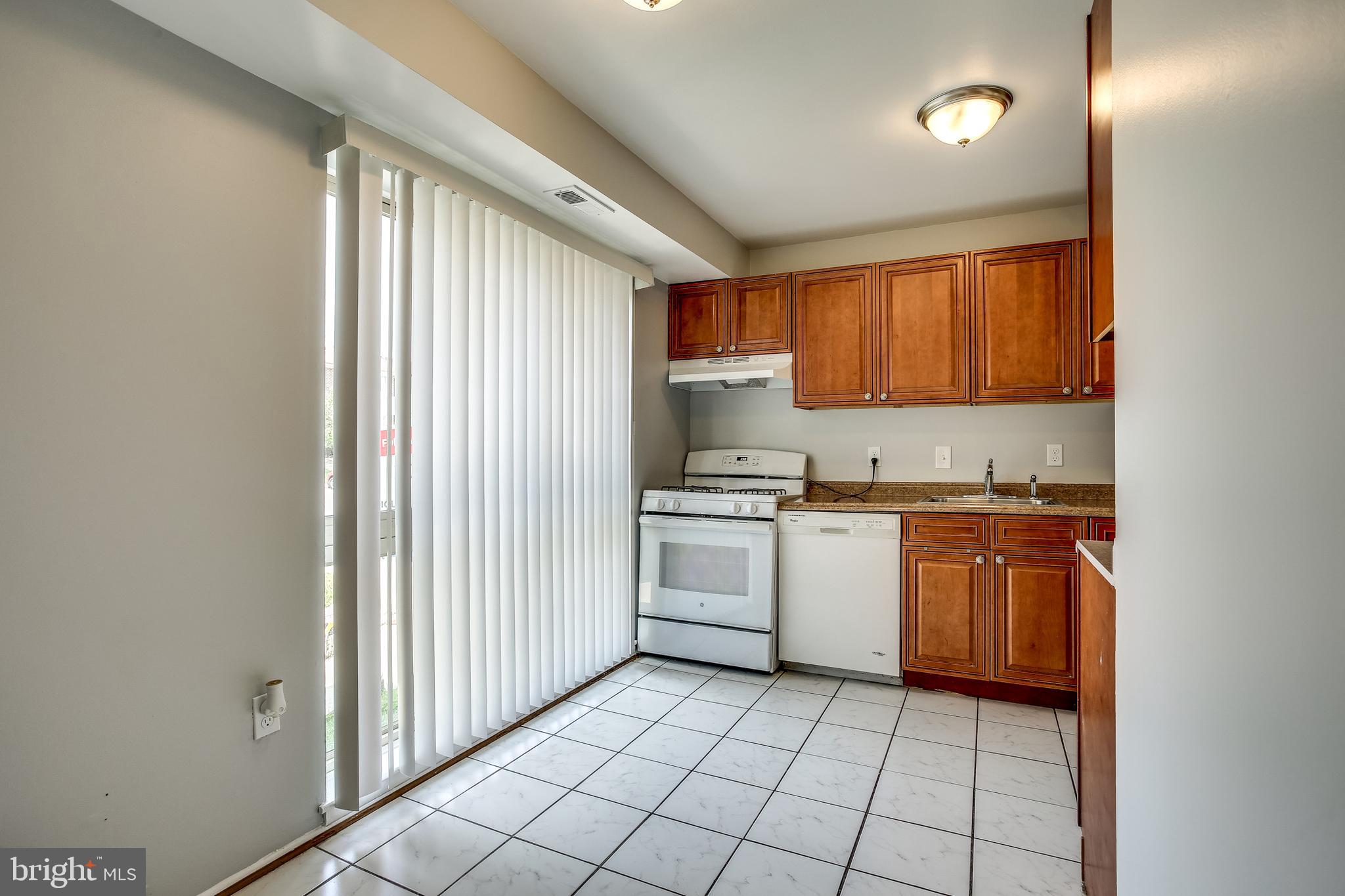 2356 Sun Valley Circle, Unit 2F Silver Spring, MD 20906 - Photo 3 of 31 Eat in kitchen