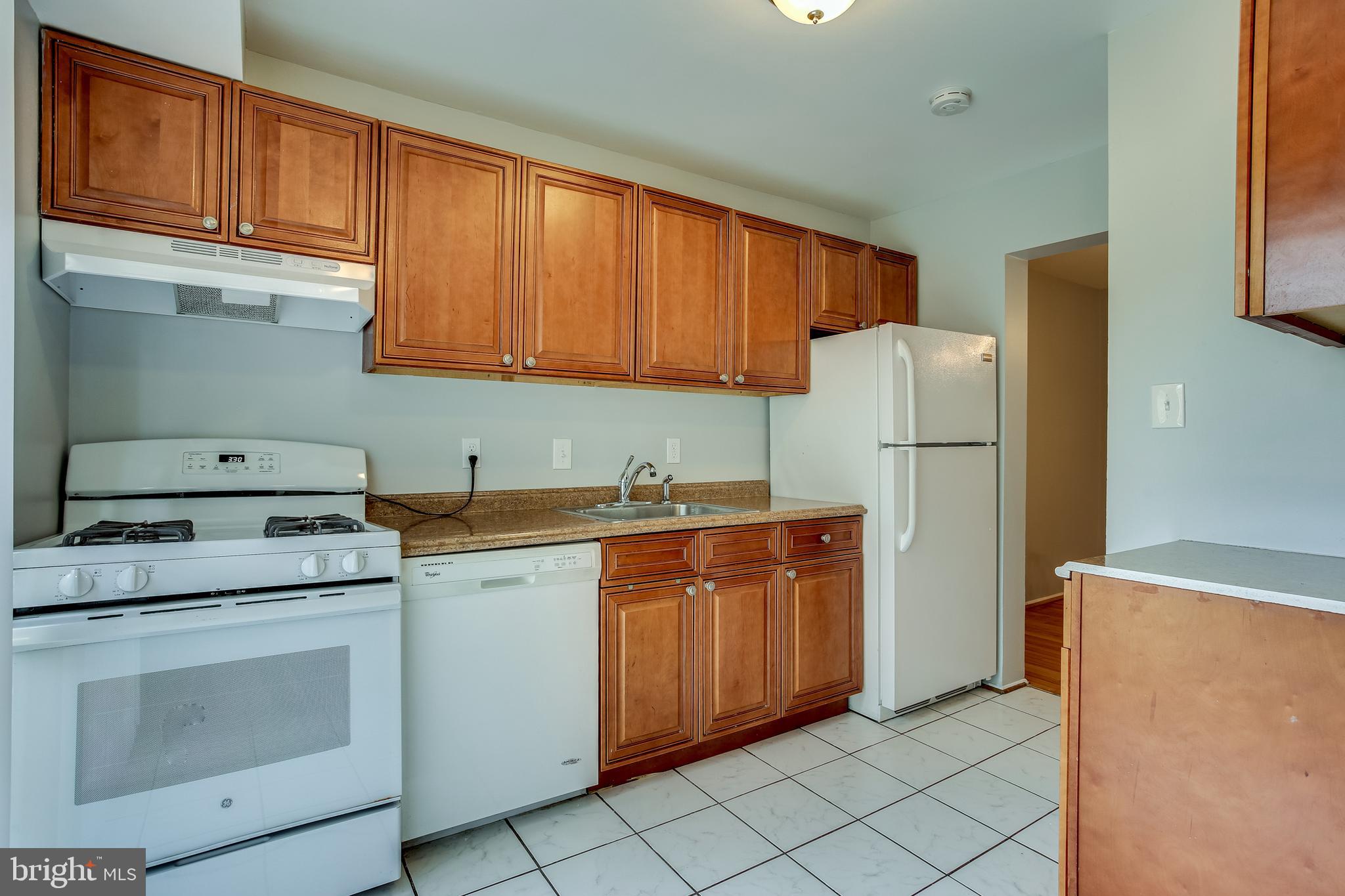 2356 Sun Valley Circle, Unit 2F Silver Spring, MD 20906 - Photo 4 of 31 ceramic floor