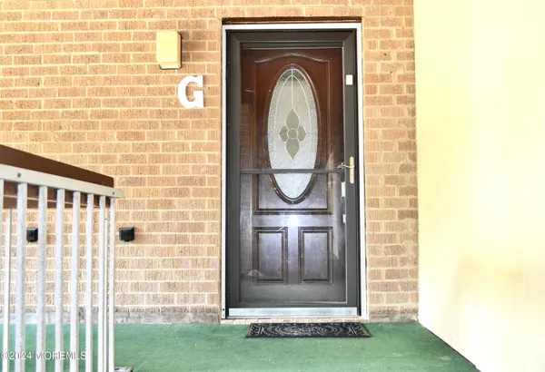 $2,100 | 30 Meadow Green Circle, Unit G, Manalapan, NJ 07726