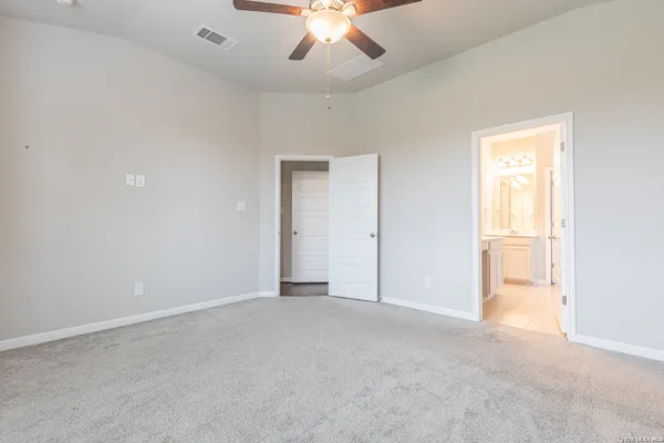 $2,600 | 13221 Badlands Way, St. Hedwig, TX 78152