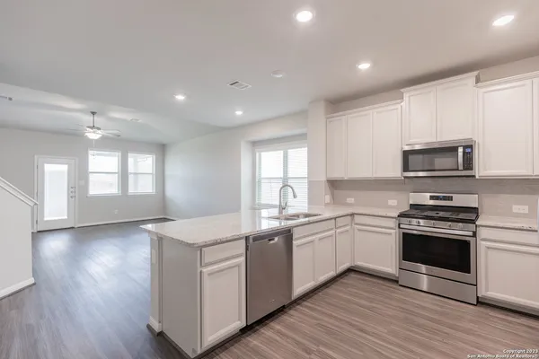 $2,600 | 13221 Badlands Way, St. Hedwig, TX 78152