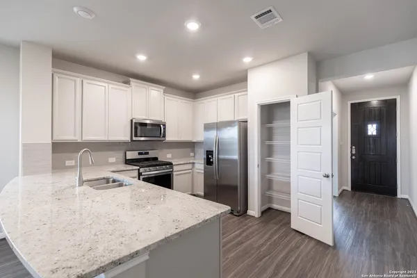 $2,600 | 13221 Badlands Way, St. Hedwig, TX 78152