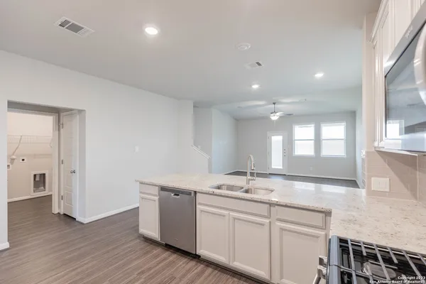 $2,600 | 13221 Badlands Way, St. Hedwig, TX 78152