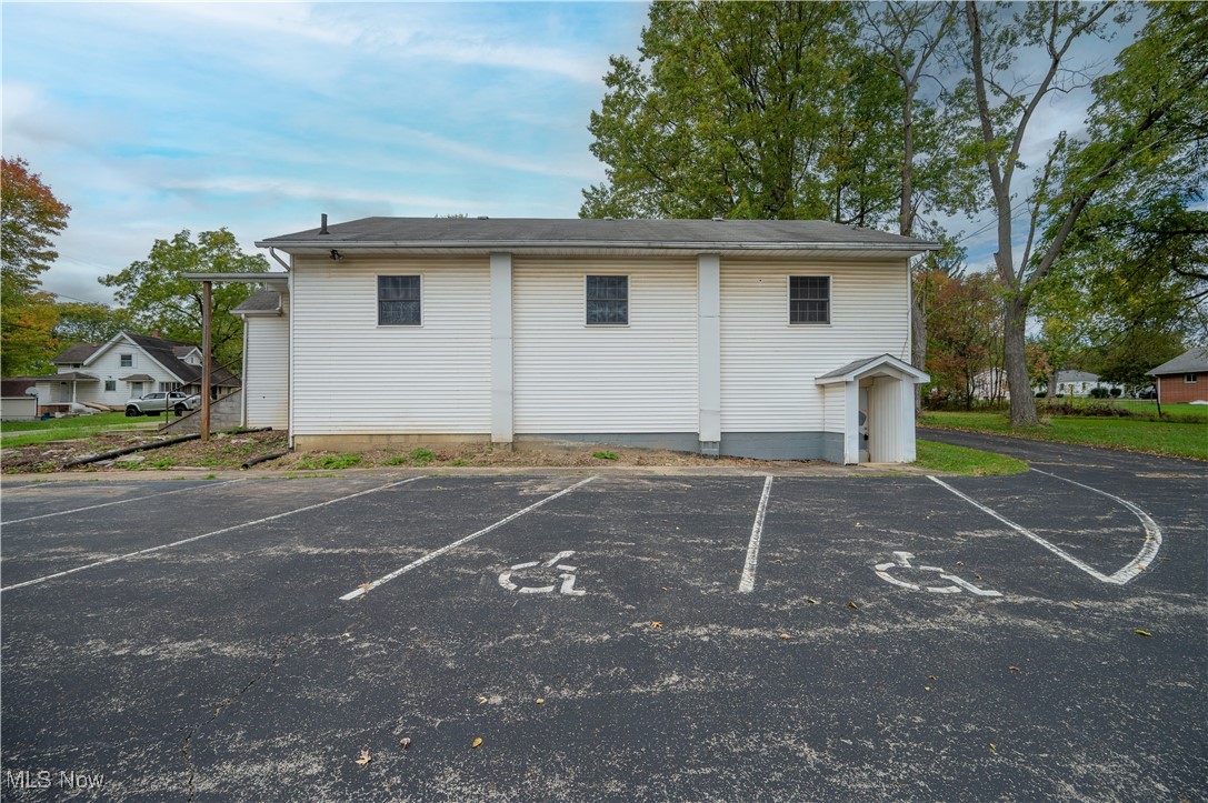 1187 Deforest Road Southeast Warren, OH 44484 - Photo 6 of 42 View of uncovered parking lot