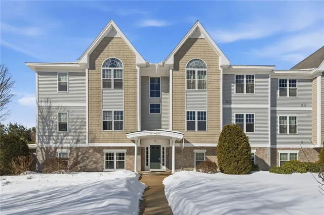 $375,000 | 200 Roger Williams Avenue, Unit 201, East Providence, RI 02916