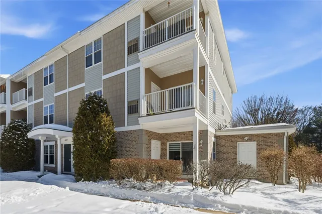 $375,000 | 200 Roger Williams Avenue, Unit 201, East Providence, RI 02916