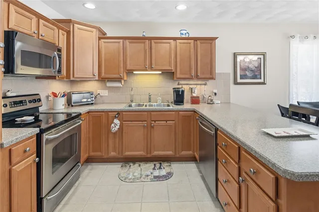 $375,000 | 200 Roger Williams Avenue, Unit 201, East Providence, RI 02916