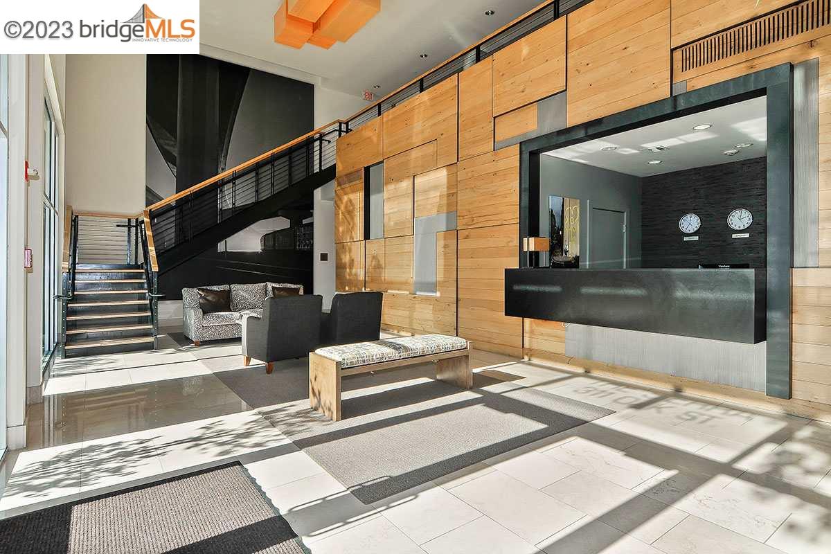 311 Oak Street, Unit PH27 Oakland, CA 94607 - Photo 20 of 21 a view of a entryway of the house