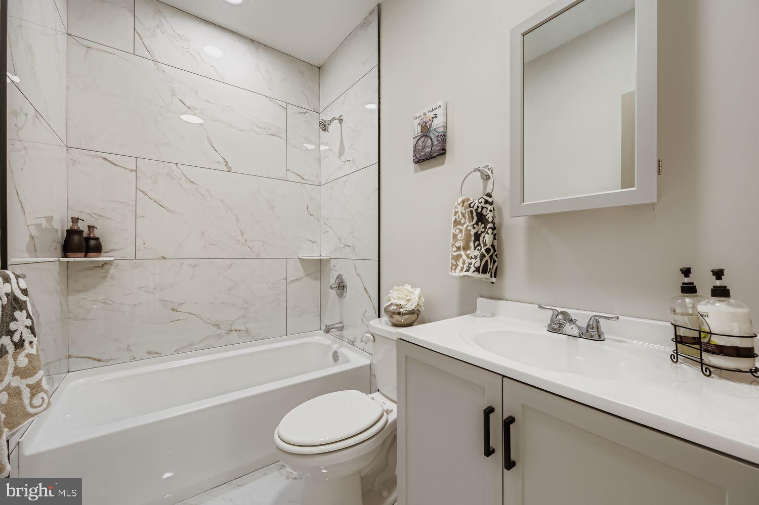 4119 Fairview Avenue Baltimore, MD 21216 - Photo 15 of 25 a bathroom with a sink a toilet and bathtub