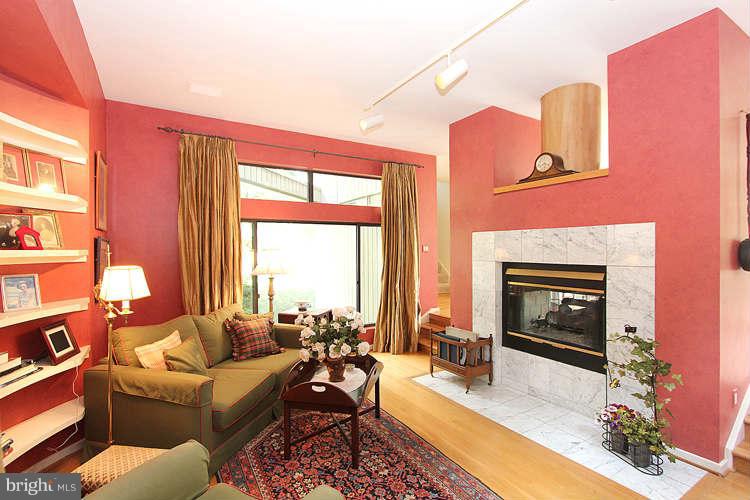 11578 Lake Newport Road Reston, VA 20194 - Photo 18 of 30 Living Room