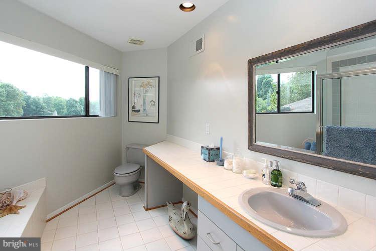 11578 Lake Newport Road Reston, VA 20194 - Photo 24 of 30 Bath