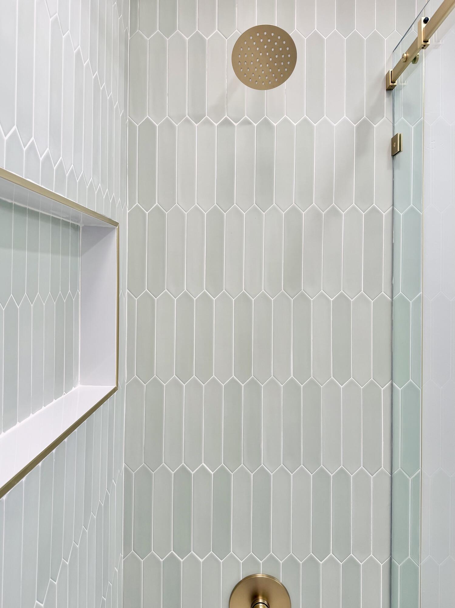 14 Southeast Paddock Circle Jupiter, FL 33469 - Photo 21 of 45 a bathroom with a shower curtain