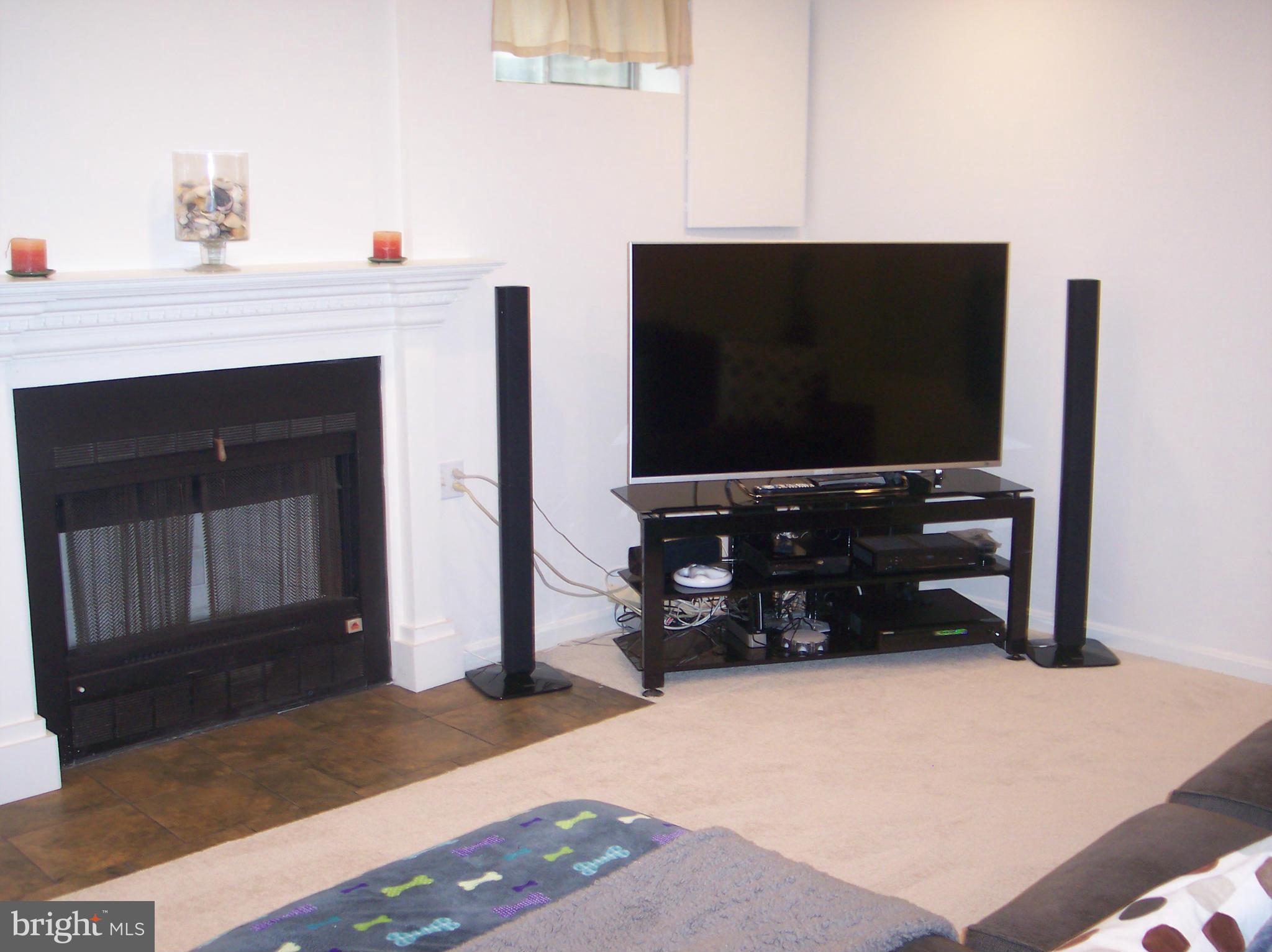 5657 Ridge View Drive Alexandria, VA 22310 - Photo 12 of 19 Family Room
