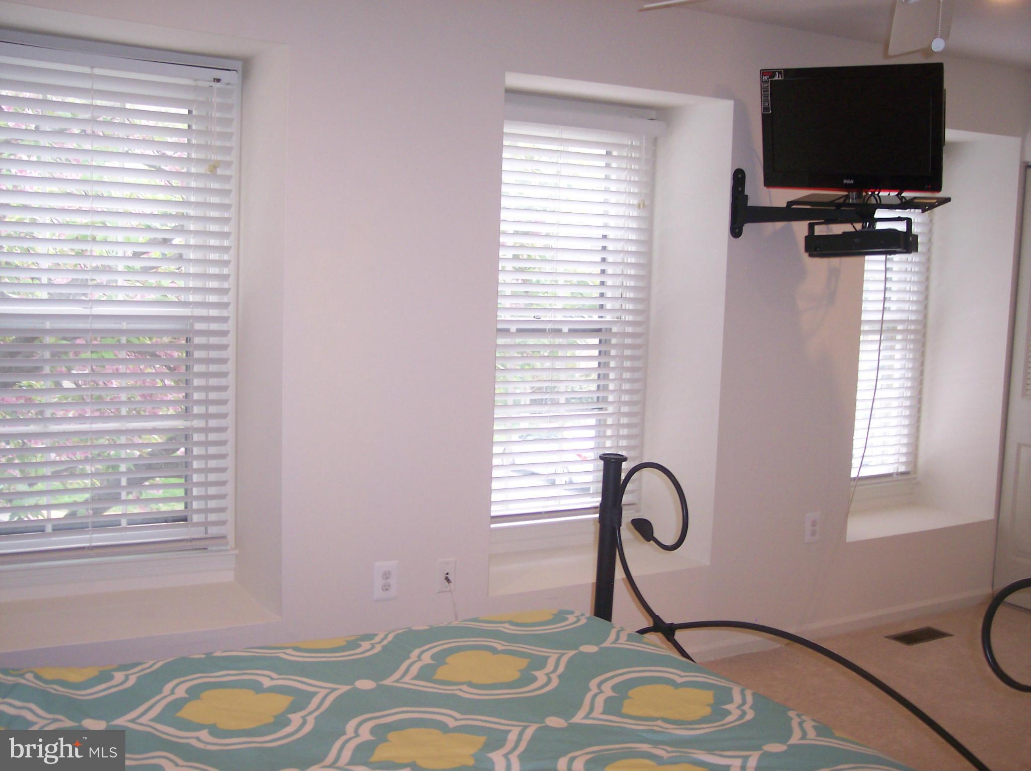 5657 Ridge View Drive Alexandria, VA 22310 - Photo 9 of 19 Bedroom (Master)