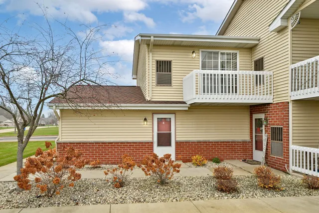$169,900 | 25151 87th Street, Unit 113, Salem Lakes, WI 53168