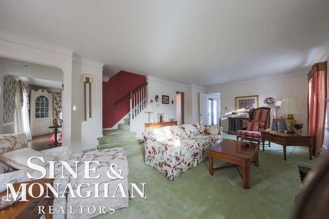 1660 Fairholme Road Grosse Pointe Woods, MI 48236 - Photo 3 of 32