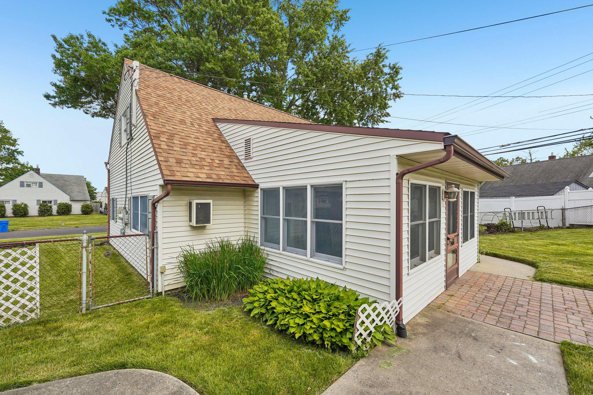 9 Rustleaf Lane Levittown, PA 19055 - Photo 3 of 45 Charming home with addition