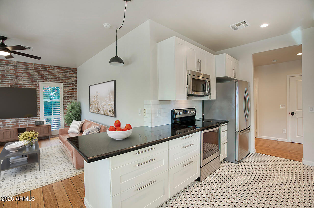 1550 East Cheery Lynn Road Phoenix, AZ 85014 - Photo 11 of 27 1550 E CHEERY LYNN Road