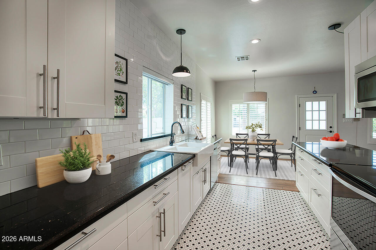 1550 East Cheery Lynn Road Phoenix, AZ 85014 - Photo 12 of 27 1550 E CHEERY LYNN Road