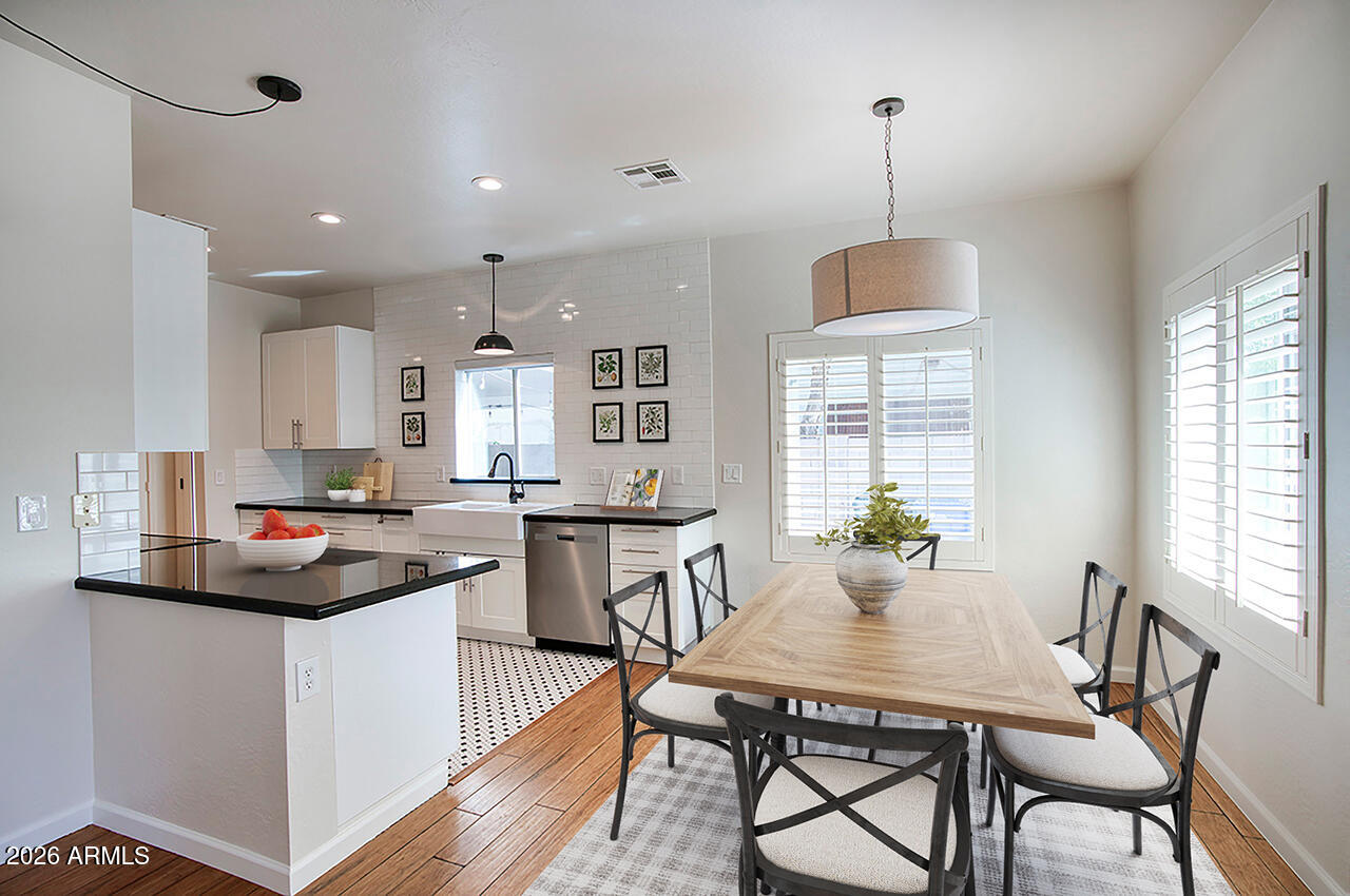 1550 East Cheery Lynn Road Phoenix, AZ 85014 - Photo 9 of 27 1550 E CHEERY LYNN Road