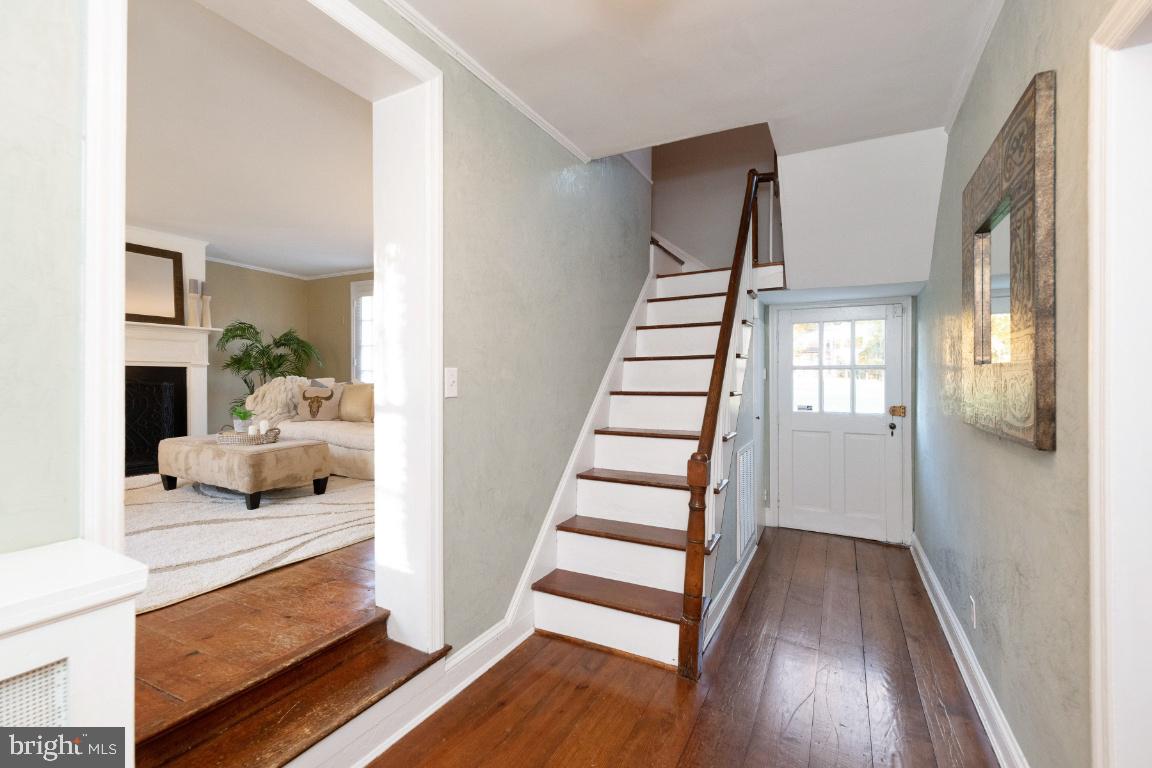 14830 Old Frederick Road Woodbine, MD 21797 - Photo 6 of 62 Foyer - front Stairway
