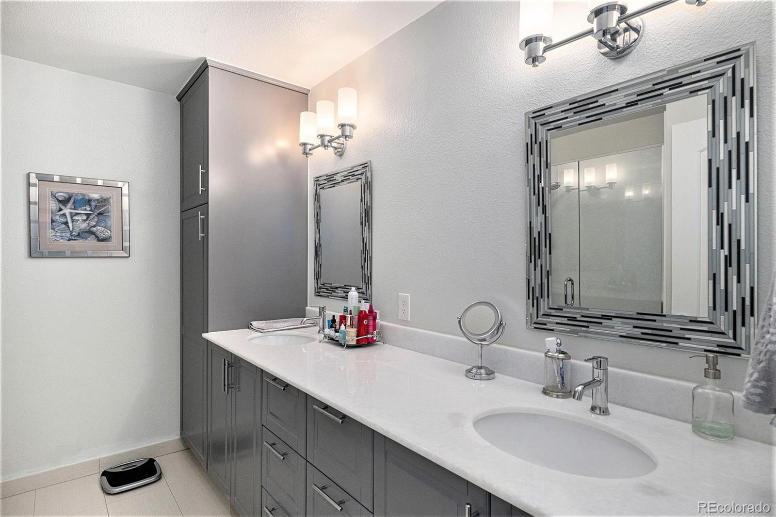 904 Fieldstone Place Highlands Ranch, CO 80126 - Photo 12 of 28 a bathroom with double vanity sinks and a mirror