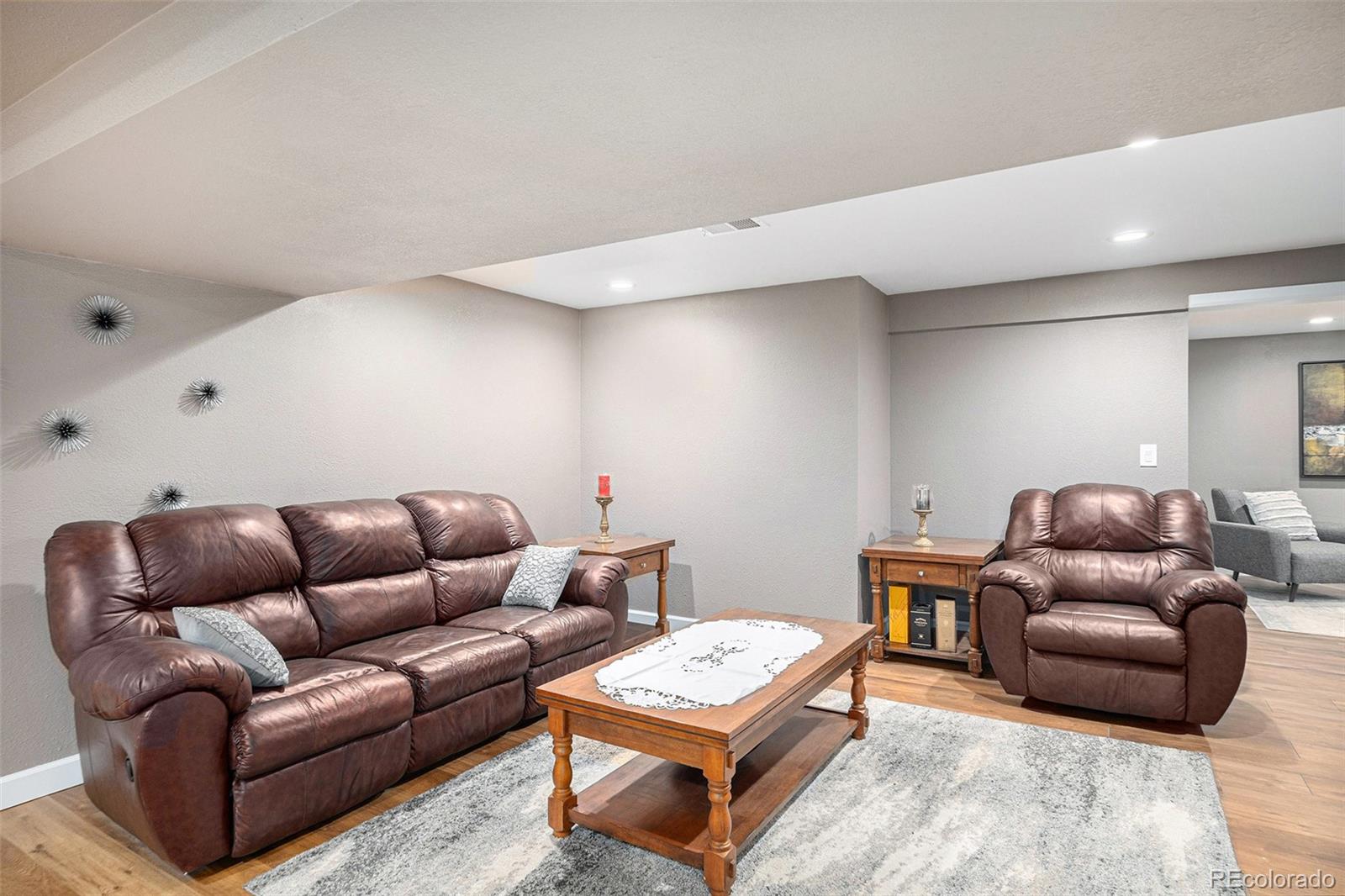 904 Fieldstone Place Highlands Ranch, CO 80126 - Photo 14 of 28 a living room with furniture