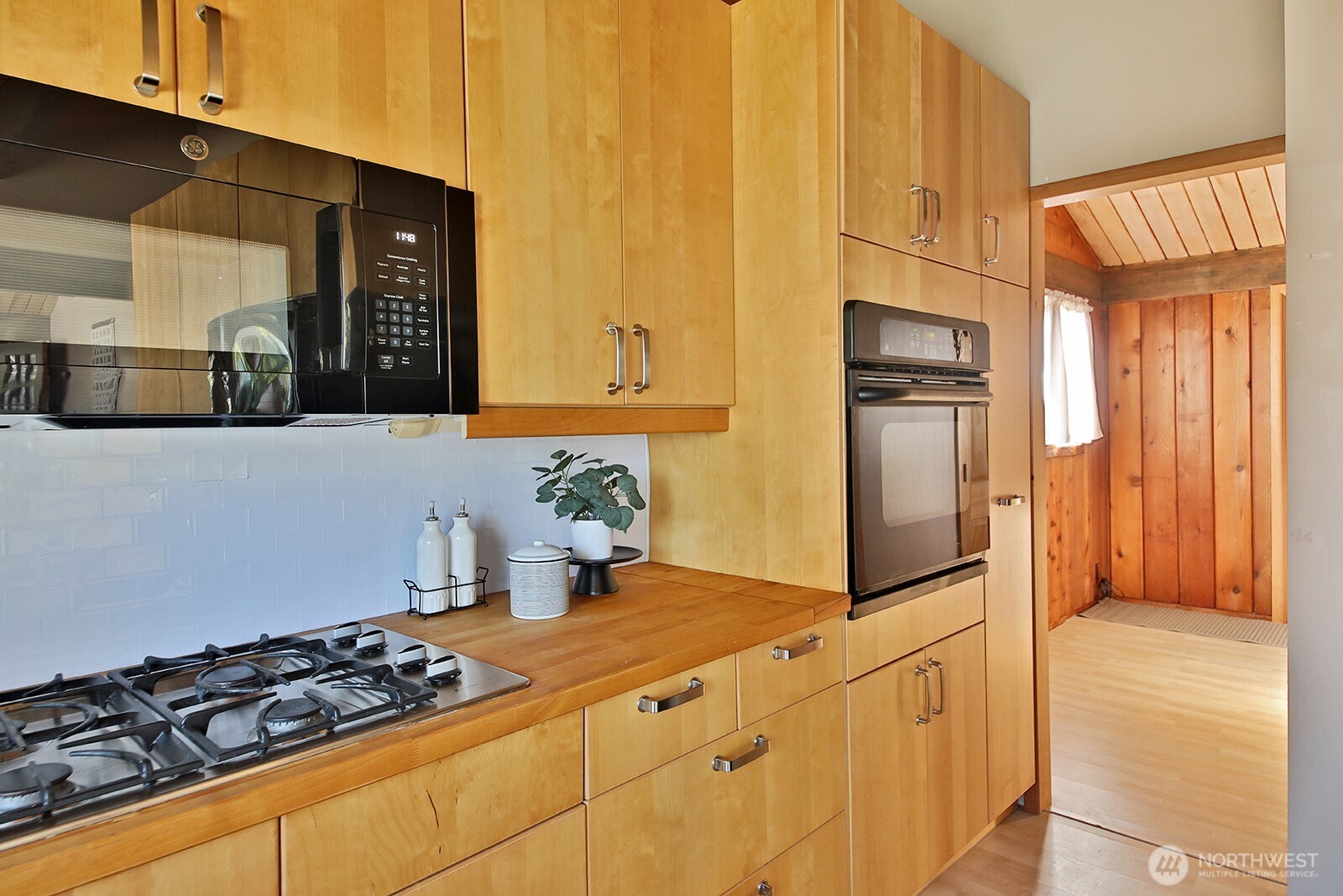 1412 Commodore Place Freeland, WA 98249 - Photo 15 of 35