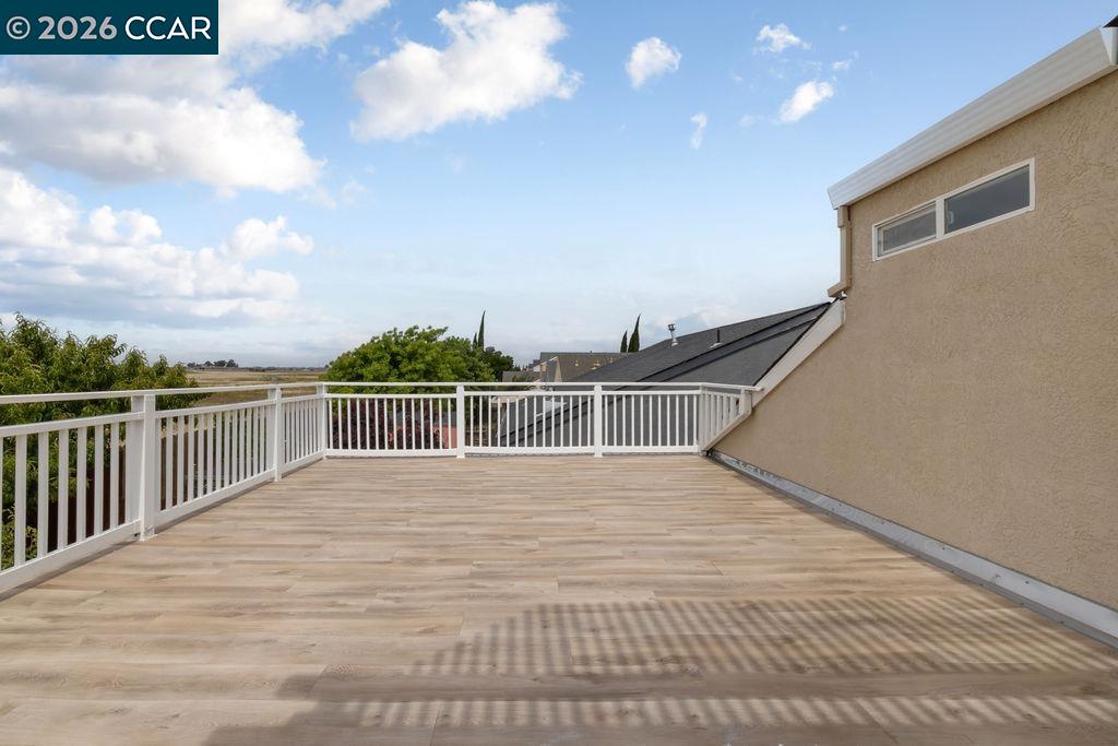 645 Anderson Way Rio Vista, CA 94571 - Photo 15 of 47 a view of a balcony
