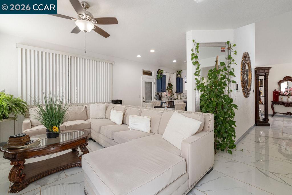 645 Anderson Way Rio Vista, CA 94571 - Photo 3 of 47 a living room with furniture and a potted plant