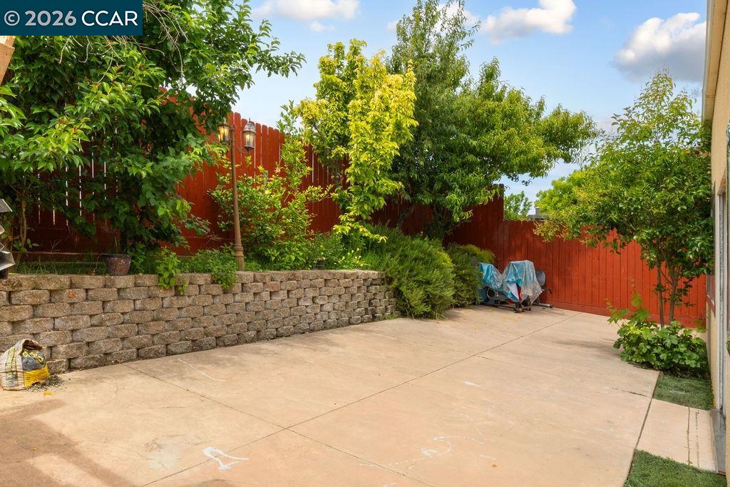 645 Anderson Way Rio Vista, CA 94571 - Photo 38 of 47 a view of backyard with green space