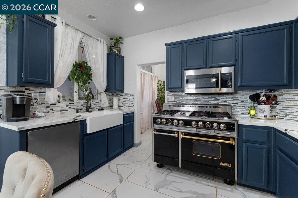 645 Anderson Way Rio Vista, CA 94571 - Photo 7 of 47 a kitchen with a sink stove and microwave